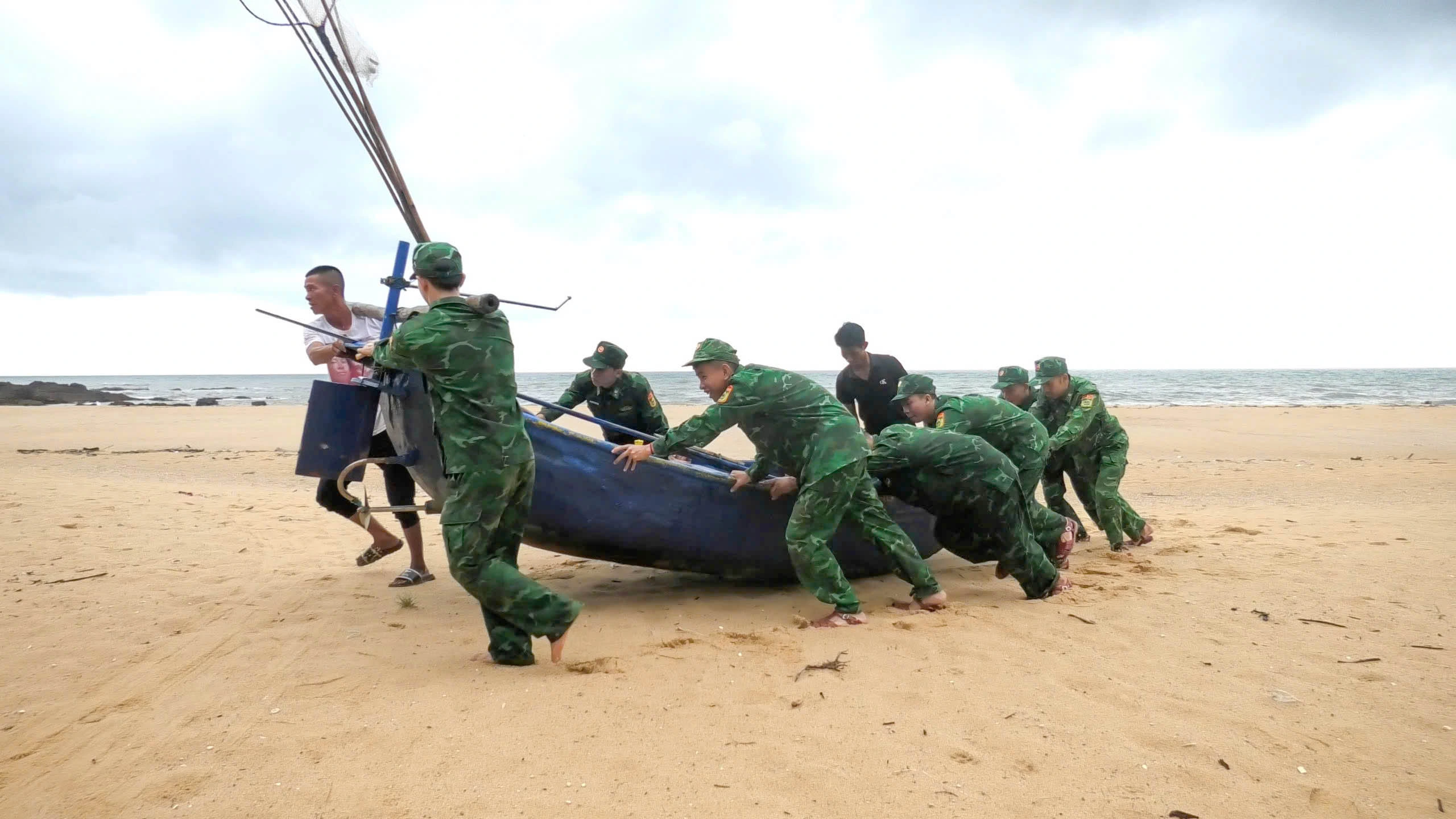 Ứng phó với bão số 4: Những cảnh báo và khuyến cáo cần lưu ý